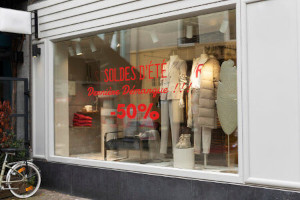 Autocollant soldes vitrine